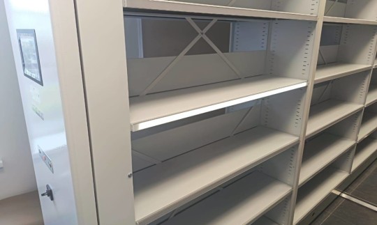 Система светодиодной навигации (подсветки) для стеллажей с электроприводом