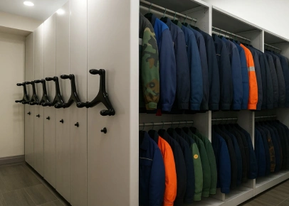 Металлические стеллажи для спецодежды и СИЗ