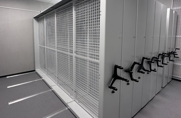 мобильные стеллажи для картин на рельсах